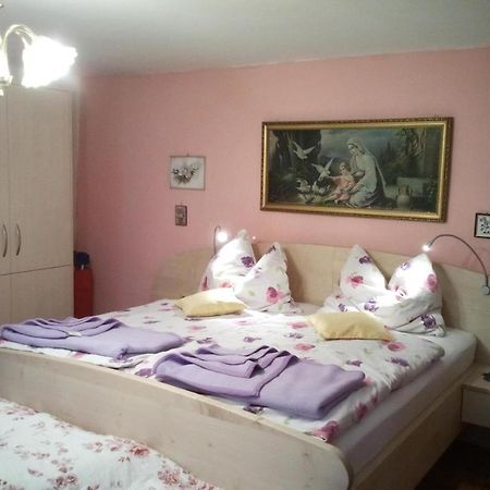 Weinbau-Gaestezimmer Martin Und Eva Maria Jamek Вайсенкирхен ин дер Вахау Екстериор снимка